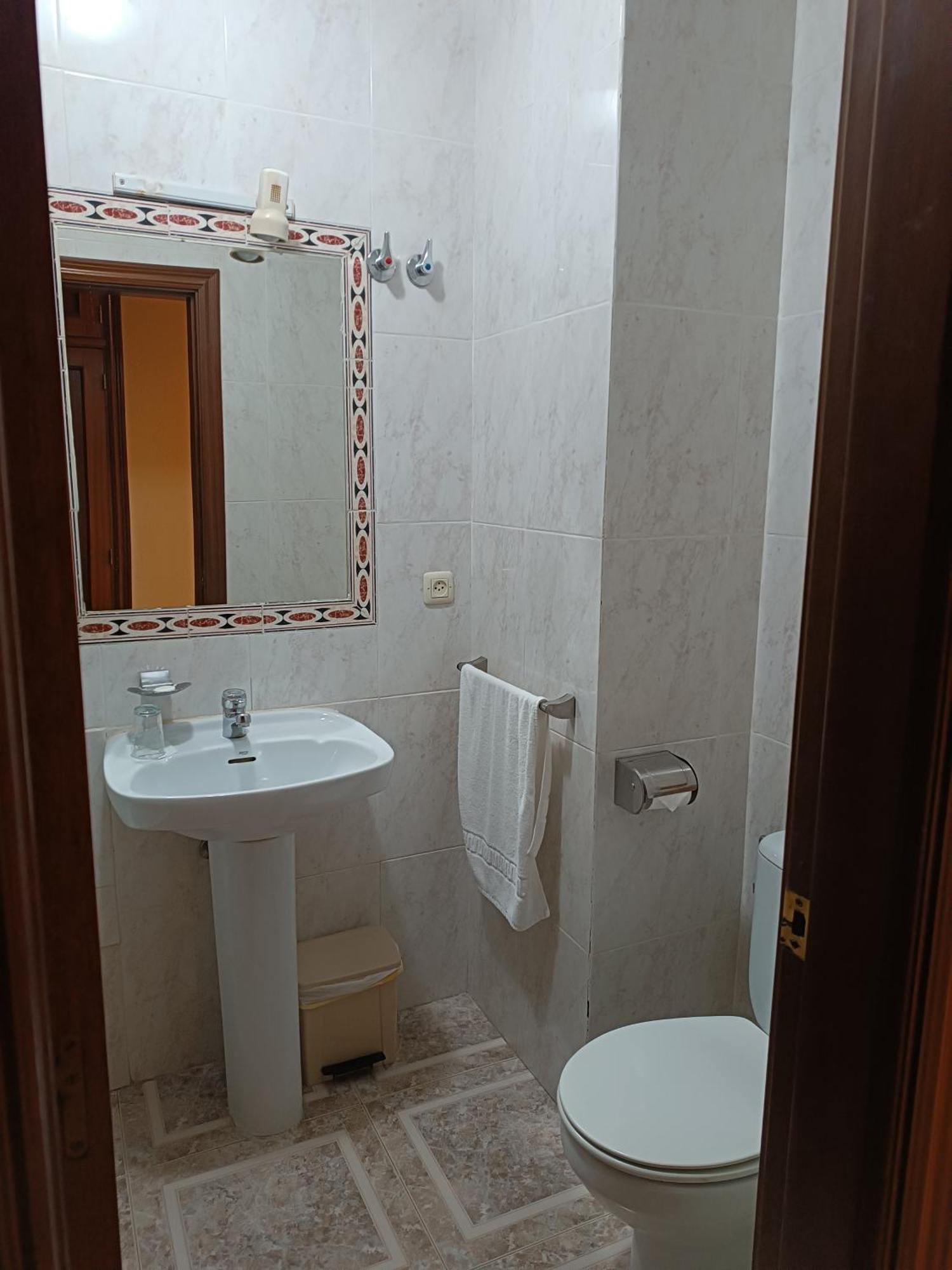 Hostal Avila Ocaña Eksteriør billede